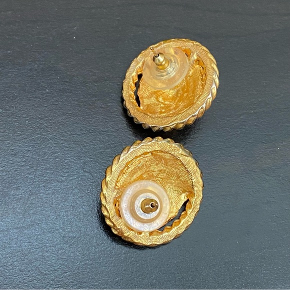 Vintage Unsigned Lion Head Roaring Lion Gold-tone Pierced Earrings - Picture 8 of 12